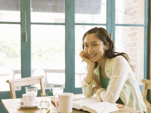 笑顔の女性